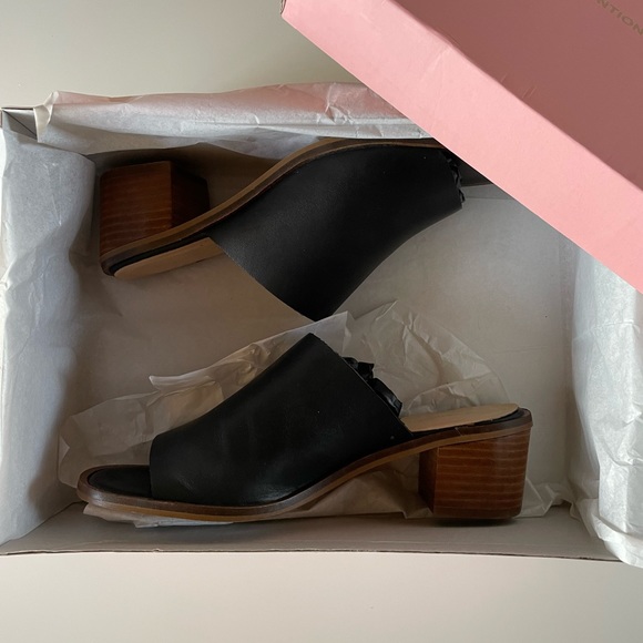 Intentionally Blank Deb Sandal - Picture 5 of 9